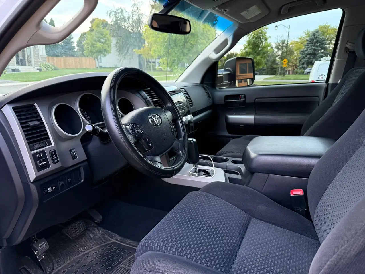 Toyota Tundra снимка Toyota Tundra