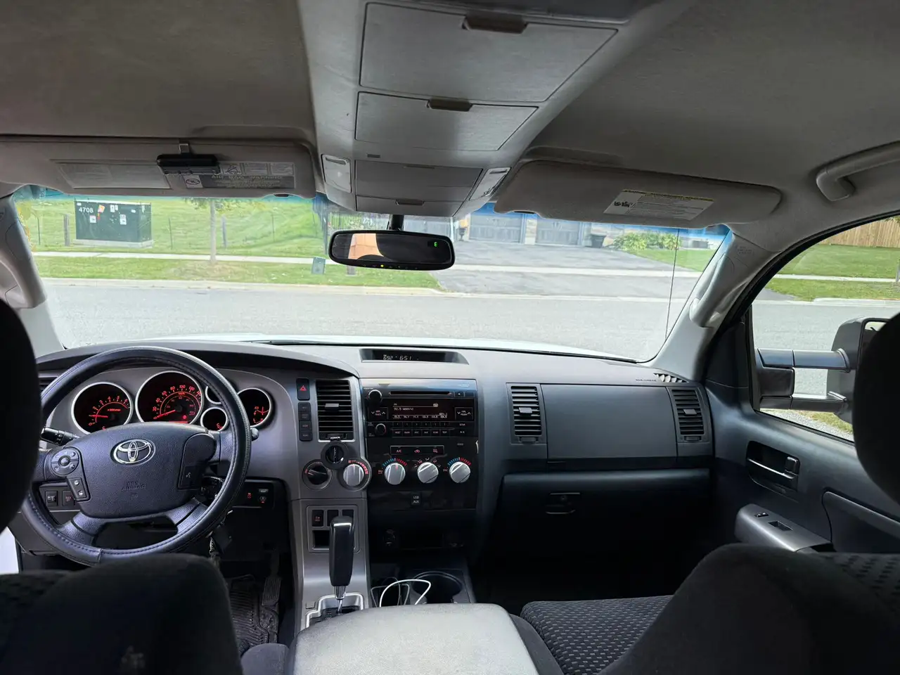 Toyota Tundra снимка Toyota Tundra