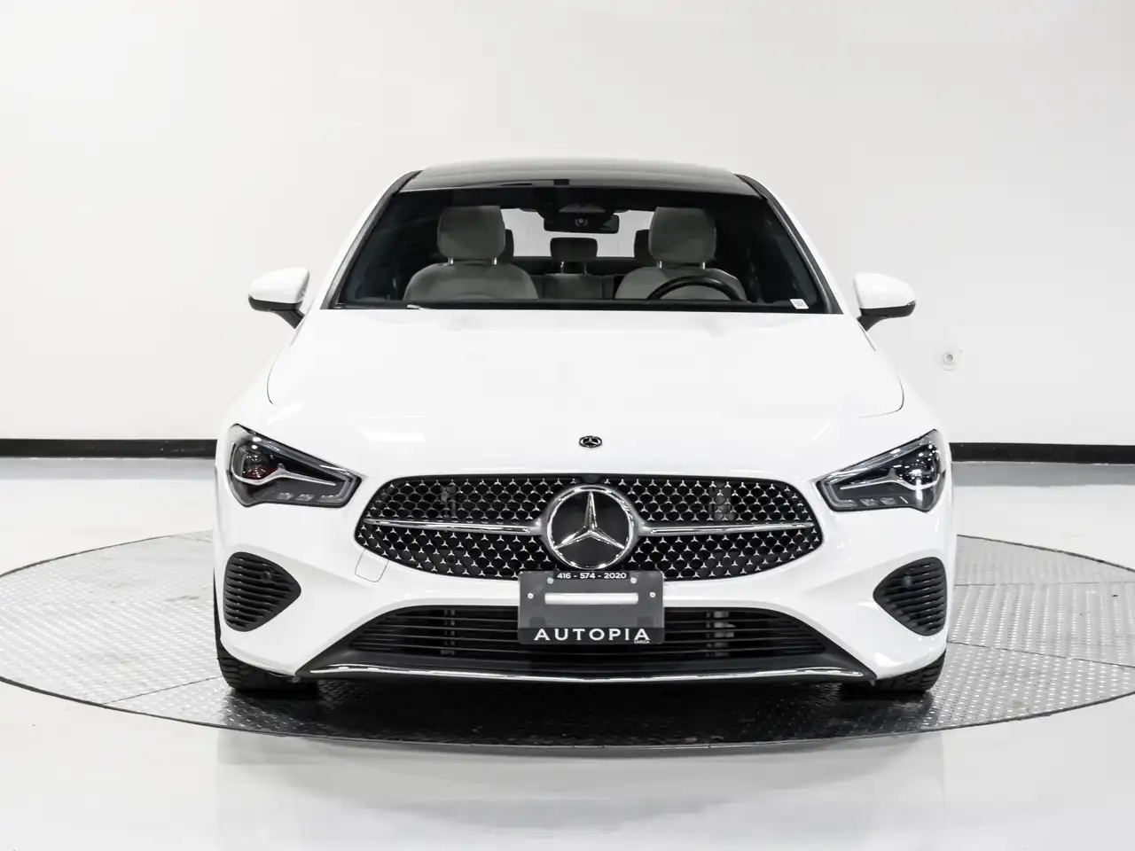 Mercedes-Benz CLA снимка Mercedes-Benz CLA