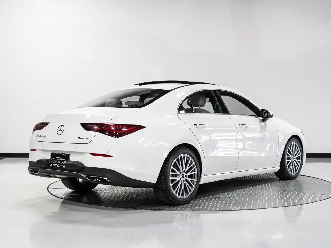 Mercedes-Benz CLA снимка Mercedes-Benz CLA