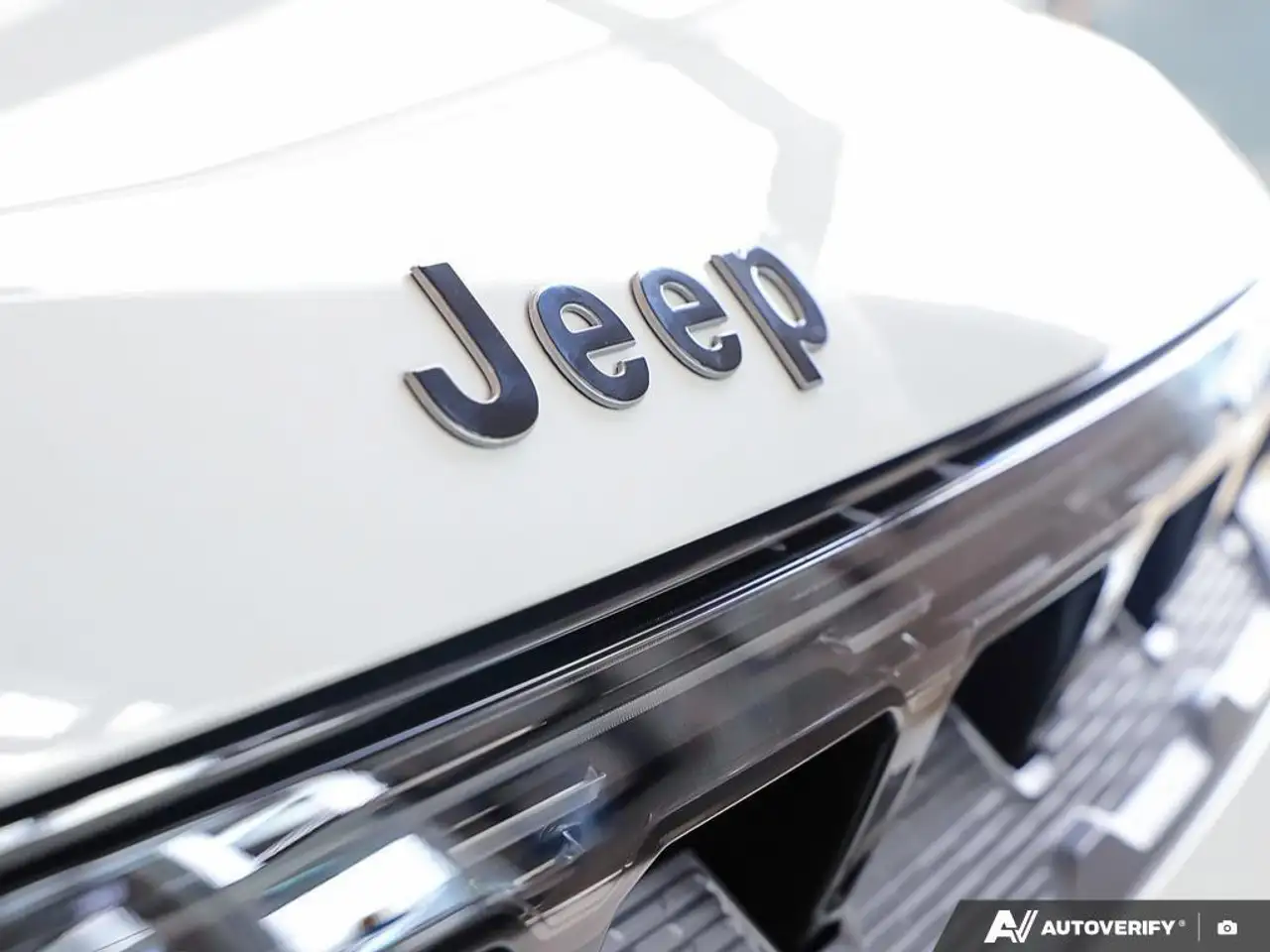 Jeep Grand Wagoneer снимка Jeep Grand Wagoneer