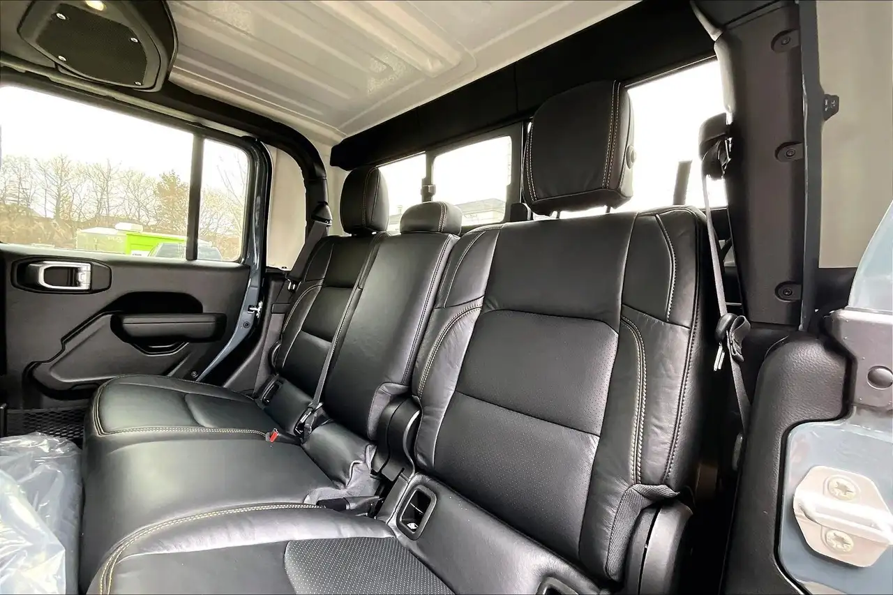 Jeep Gladiator photo Jeep Gladiator