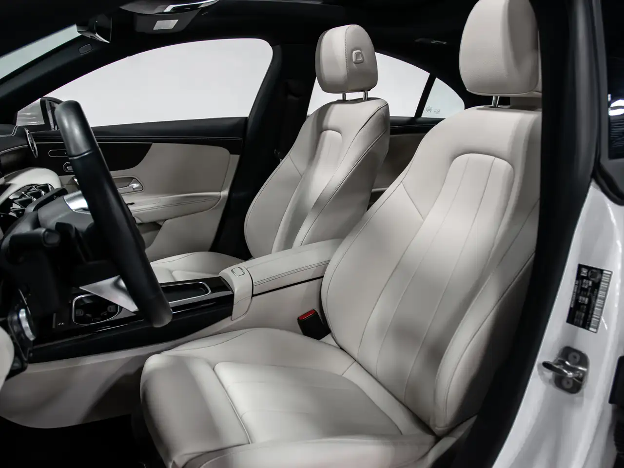Mercedes-Benz CLA снимка Mercedes-Benz CLA