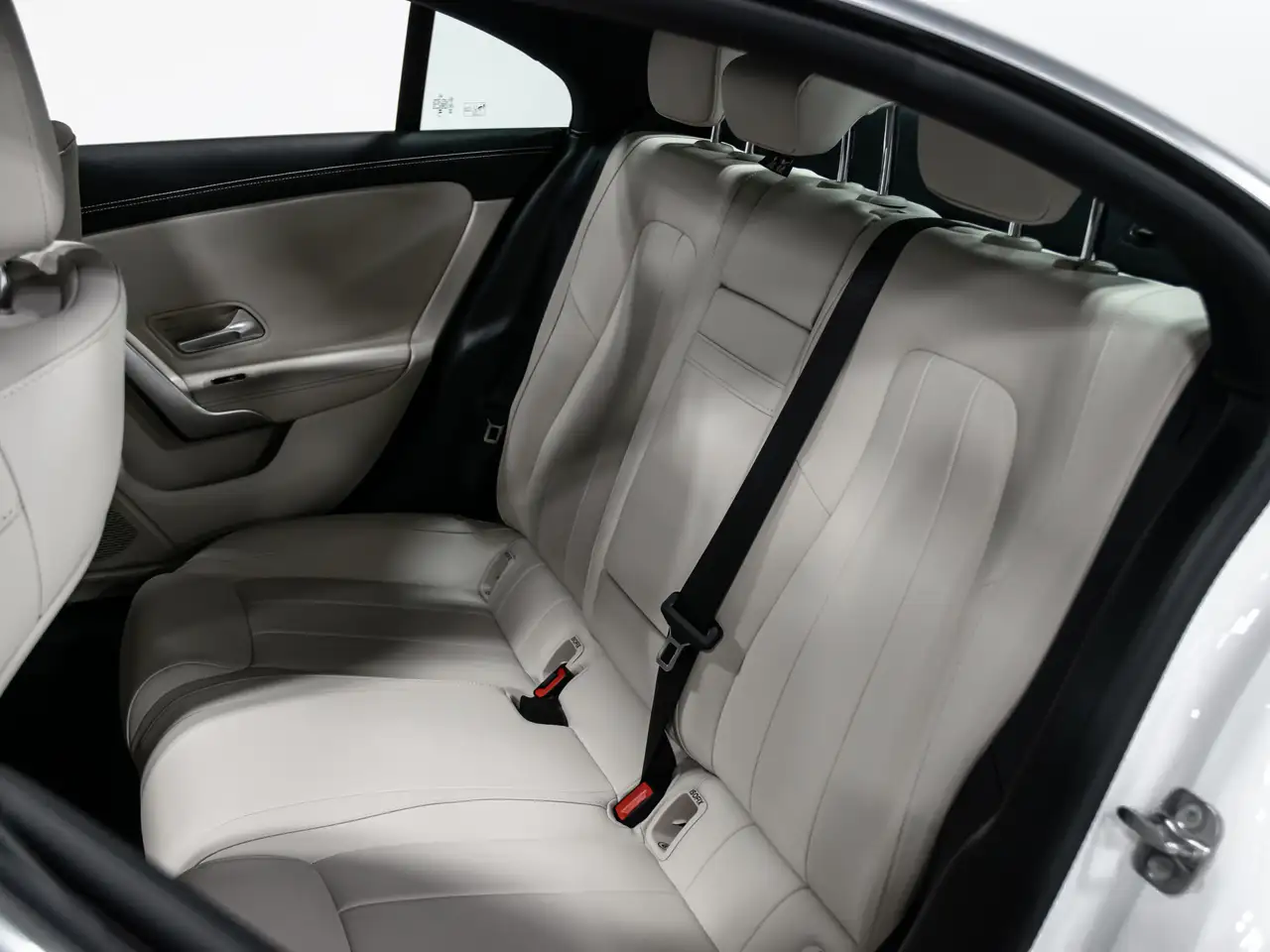 Mercedes-Benz CLA снимка Mercedes-Benz CLA