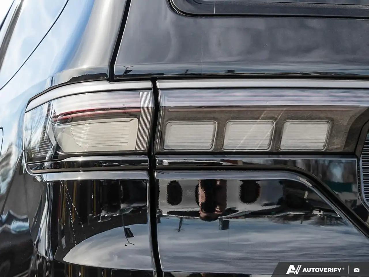 Jeep Grand Wagoneer снимка Jeep Grand Wagoneer