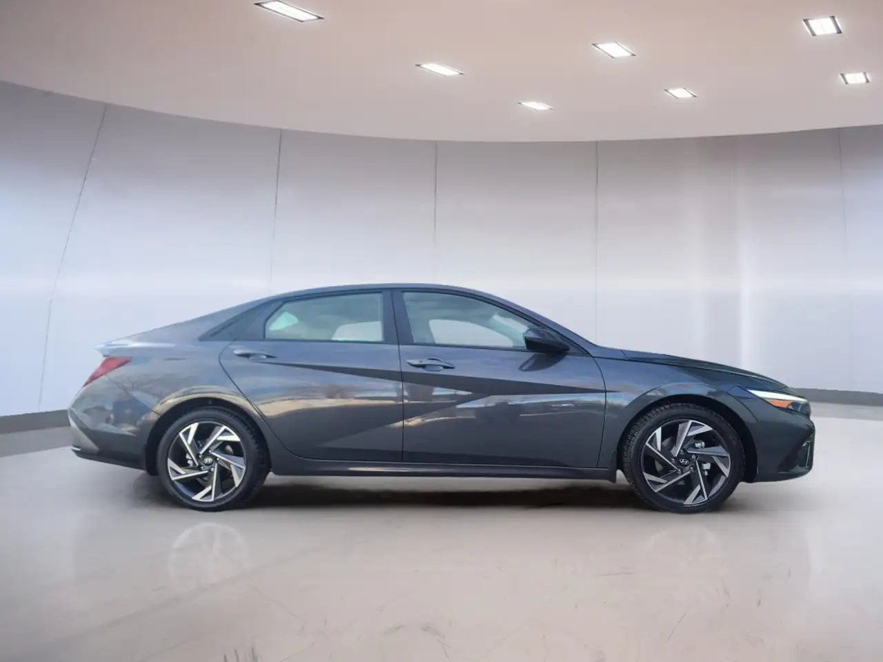 Hyundai ELANTRA fotografie Hyundai ELANTRA