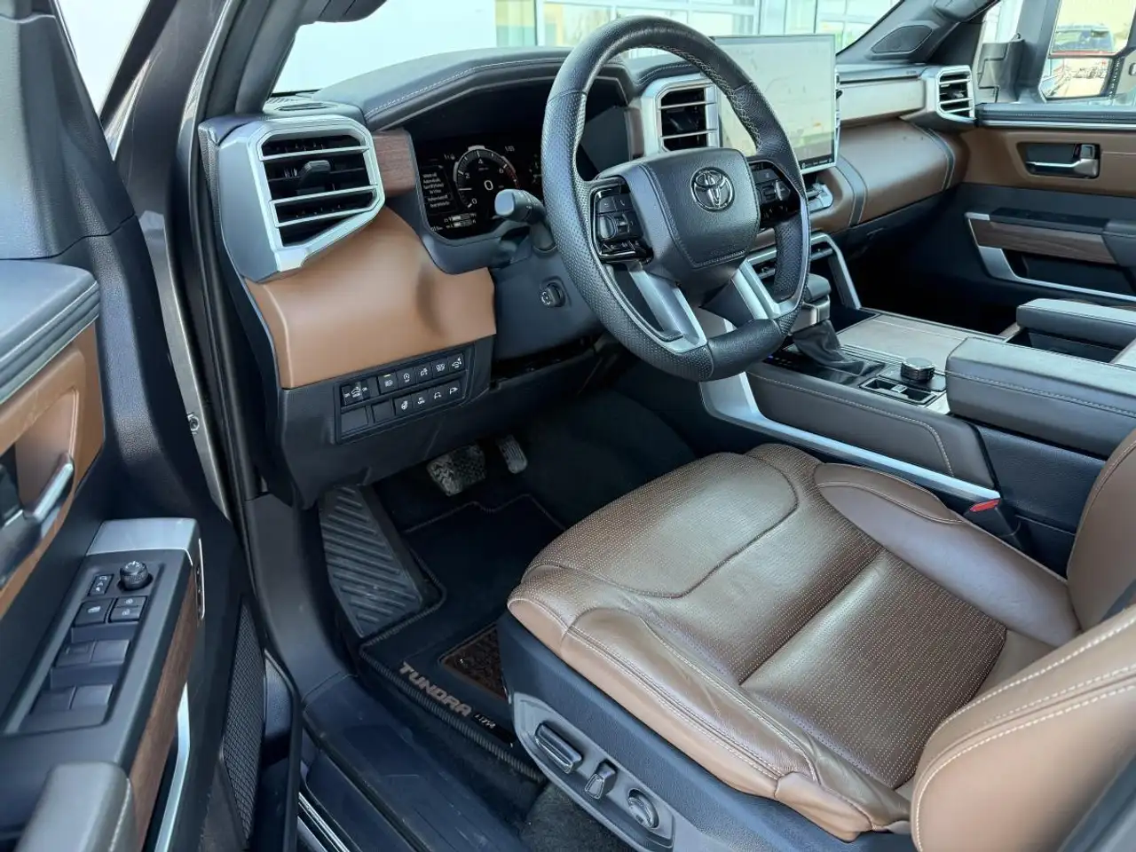 Toyota Tundra снимка Toyota Tundra