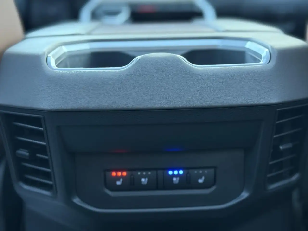 Toyota Tundra снимка Toyota Tundra