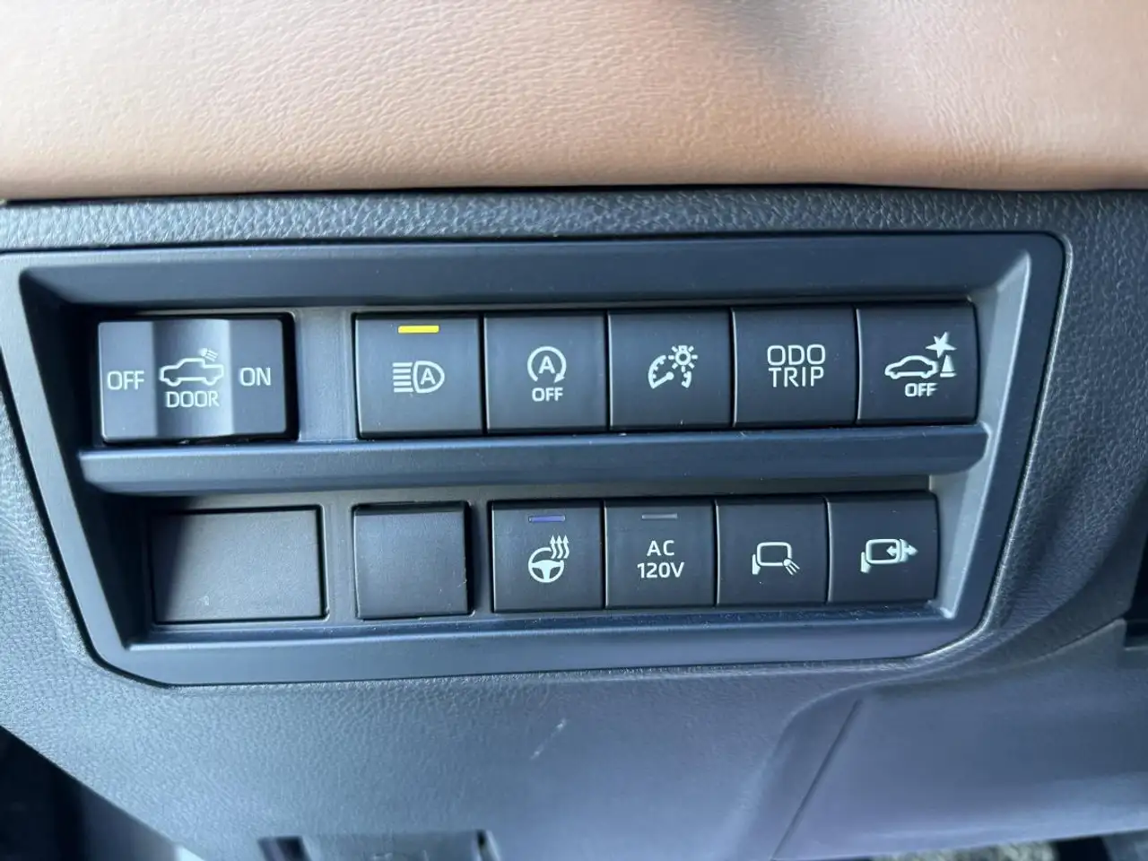 Toyota Tundra снимка Toyota Tundra