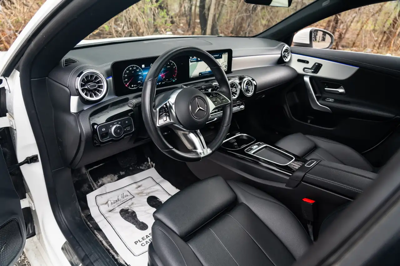 Mercedes-Benz CLA снимка Mercedes-Benz CLA