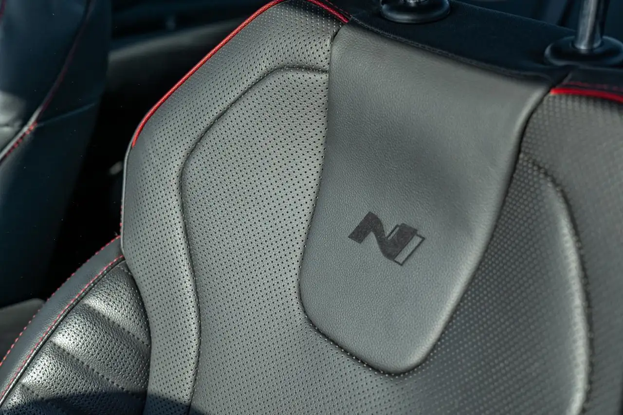 Hyundai ELANTRA photo Hyundai ELANTRA
