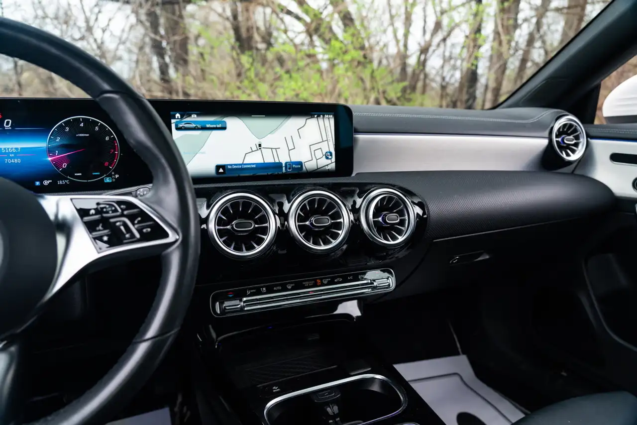 Mercedes-Benz CLA снимка Mercedes-Benz CLA