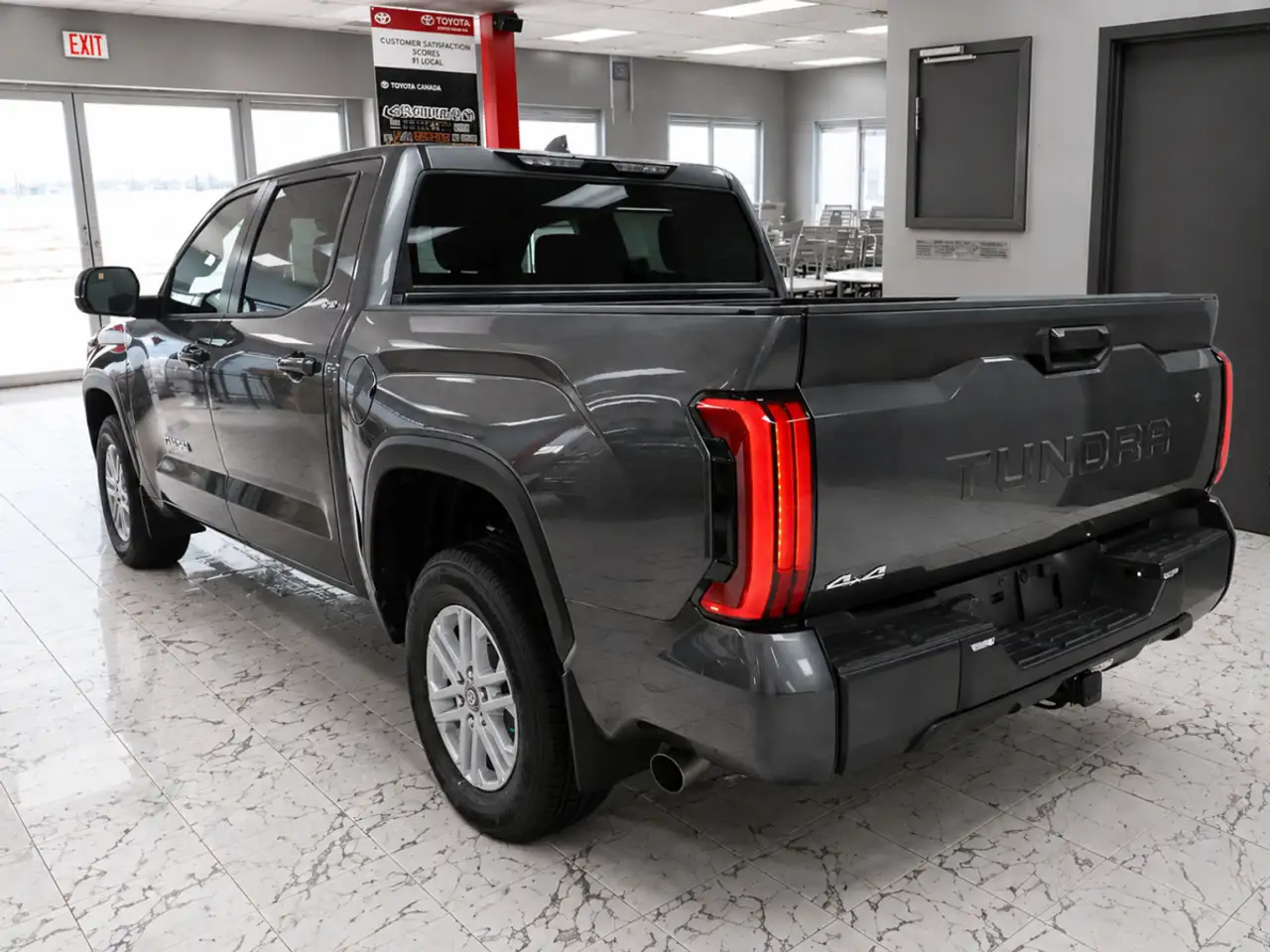 Toyota Tundra снимка Toyota Tundra