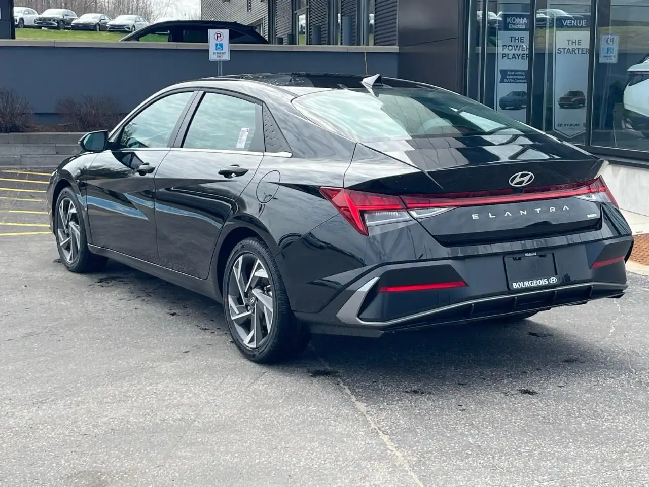 Hyundai ELANTRA photo Hyundai ELANTRA