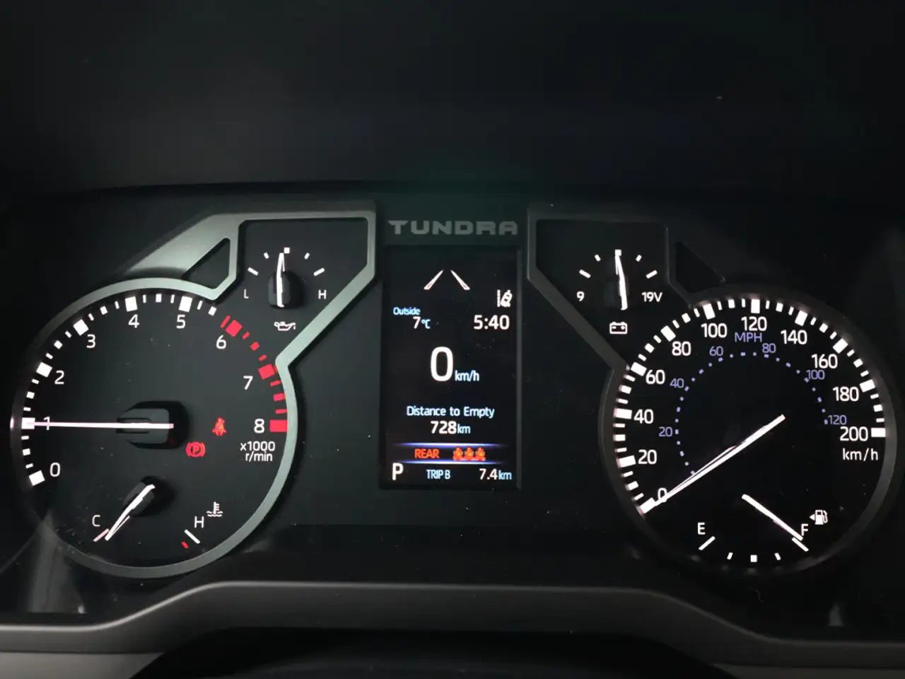 Toyota Tundra снимка Toyota Tundra