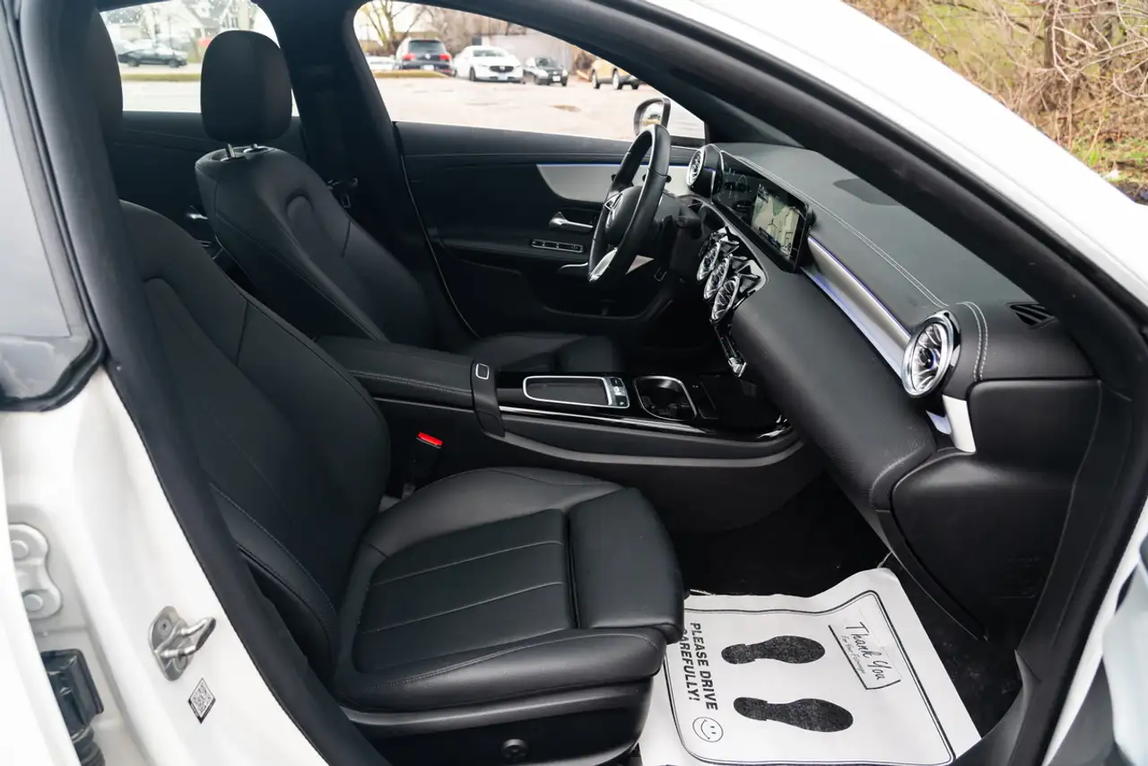 Mercedes-Benz CLA снимка Mercedes-Benz CLA