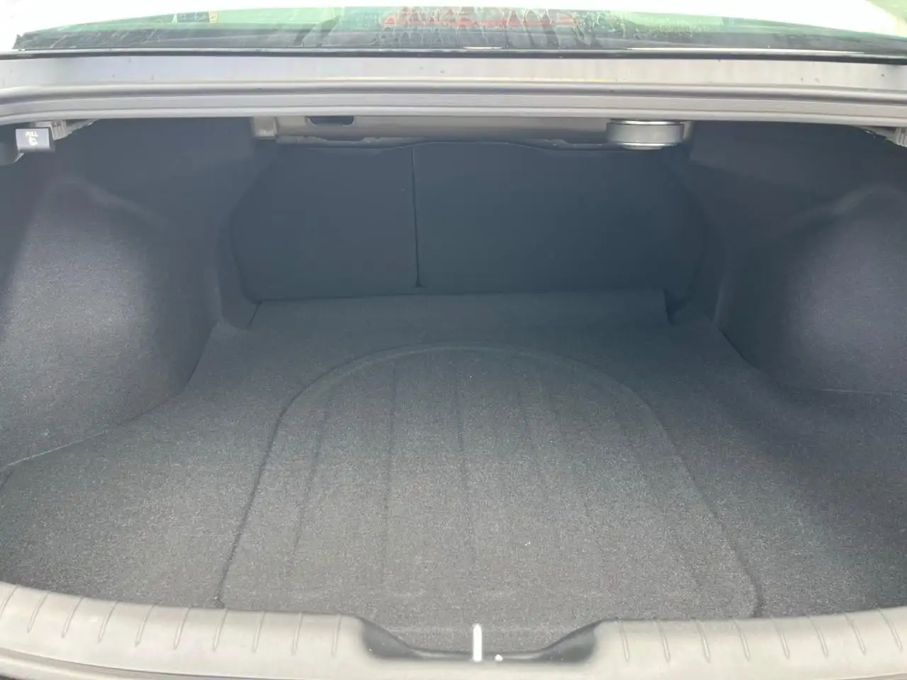 Hyundai ELANTRA photo Hyundai ELANTRA