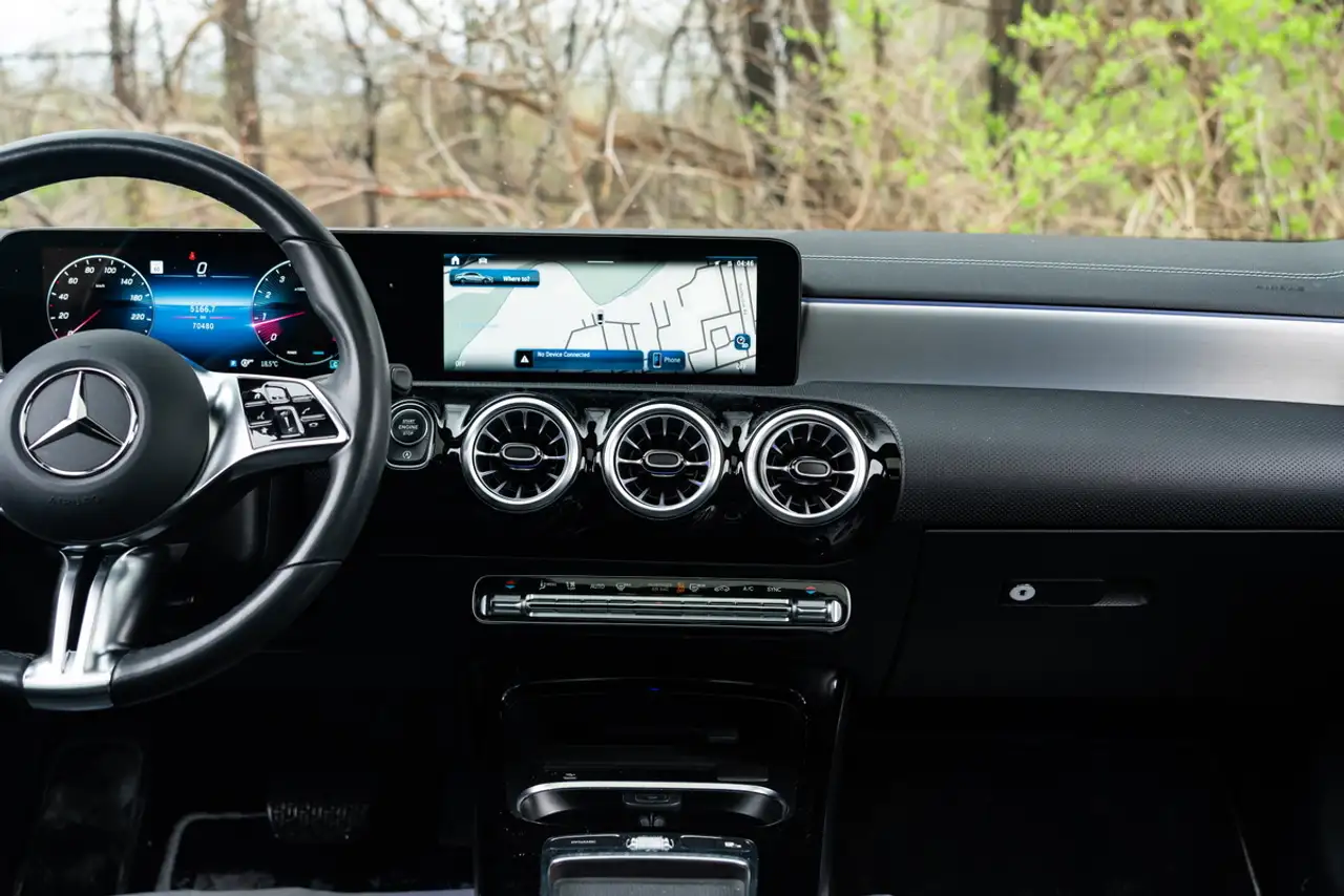 Mercedes-Benz CLA снимка Mercedes-Benz CLA
