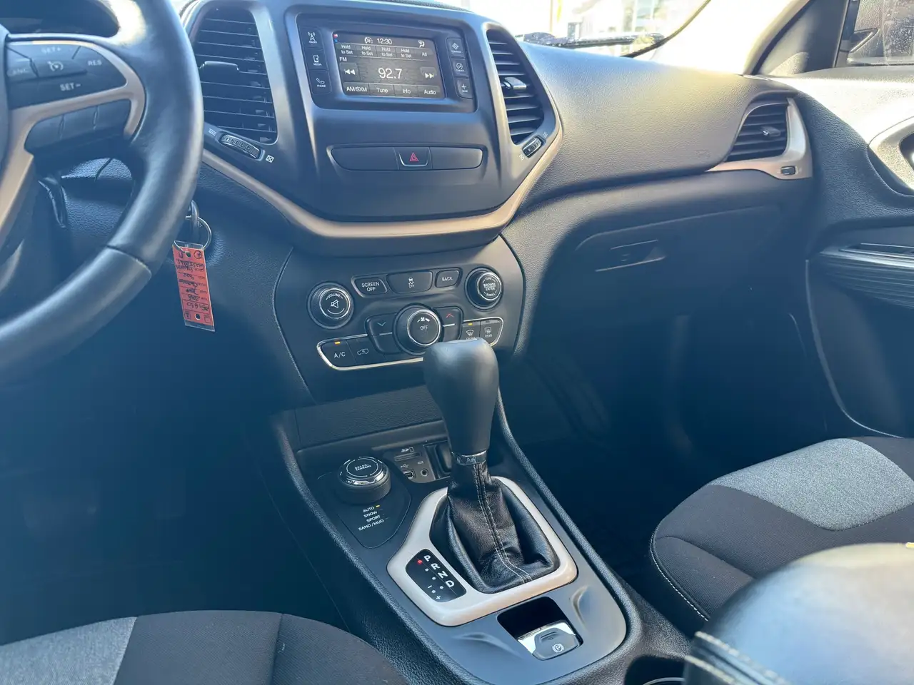 Jeep Cherokee photo Jeep Cherokee