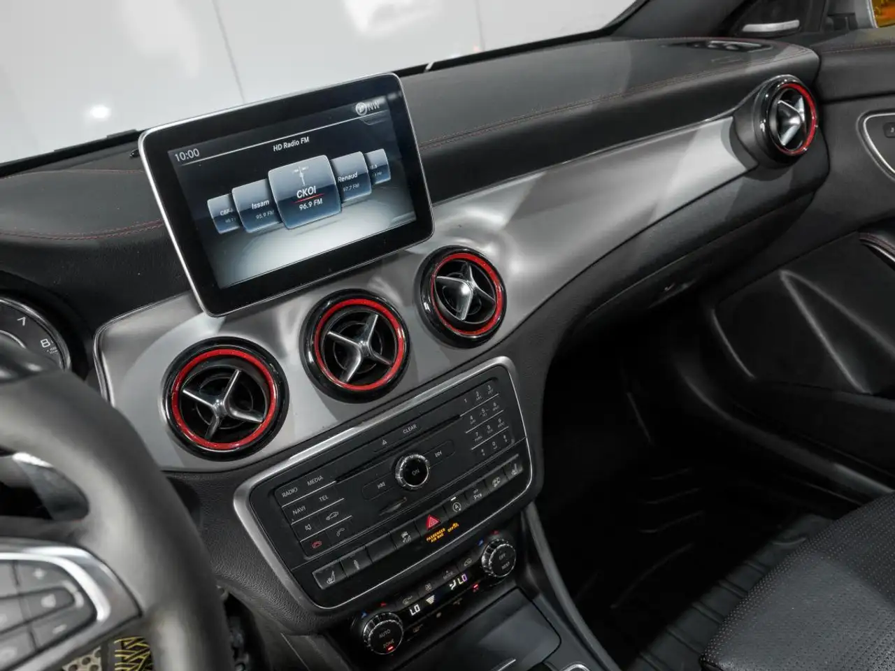 Mercedes-Benz CLA photo Mercedes-Benz CLA