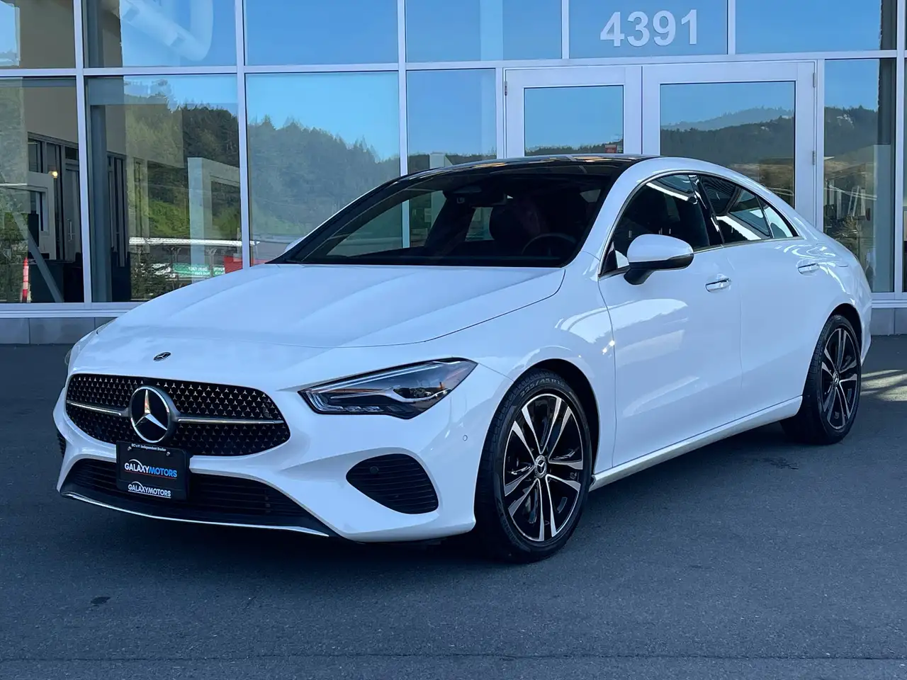Mercedes-Benz CLA снимка Mercedes-Benz CLA