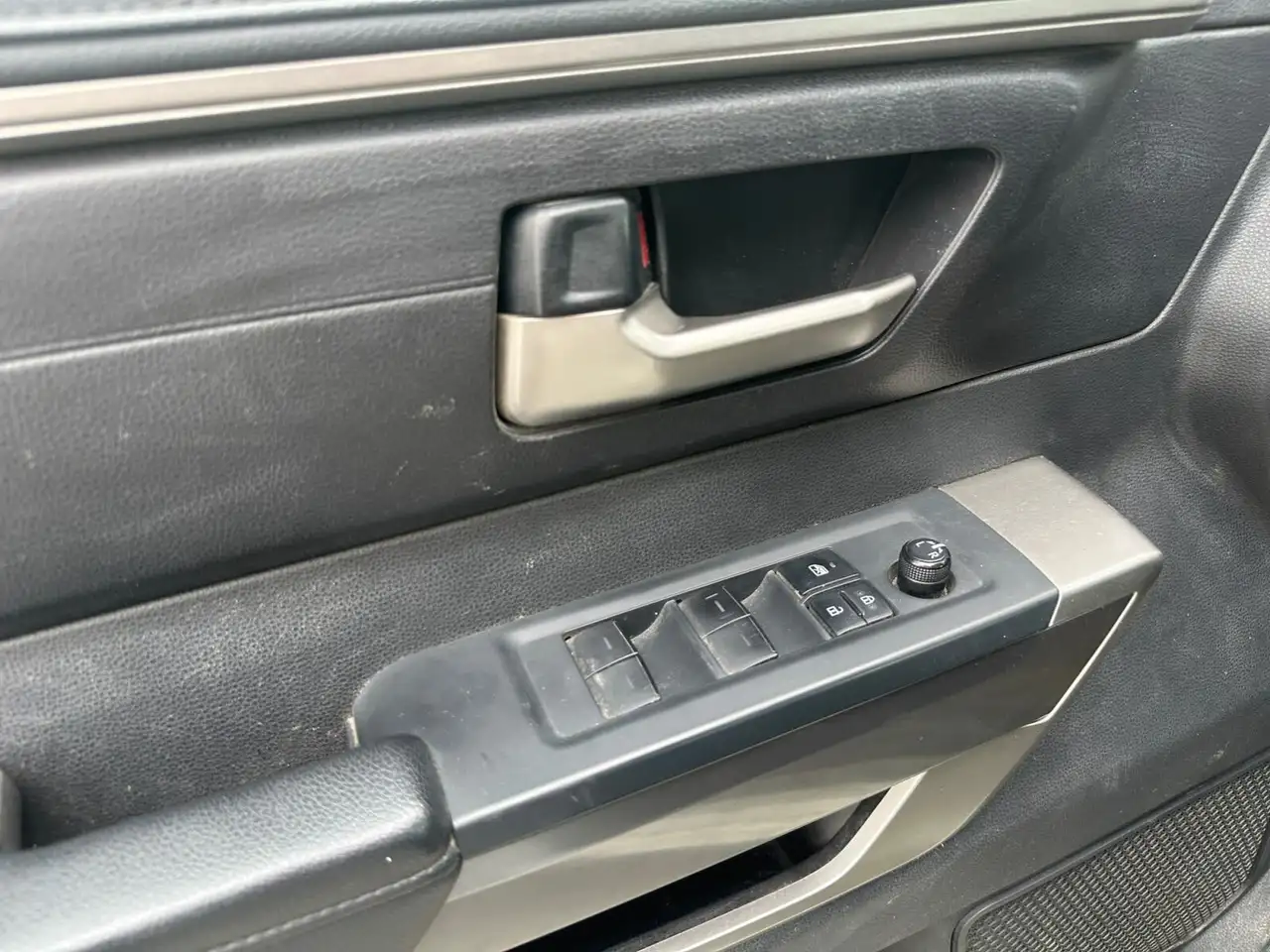 Toyota Tundra снимка Toyota Tundra