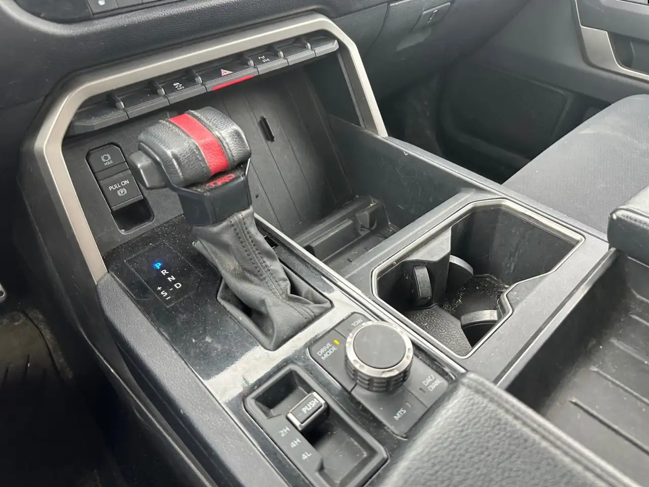 Toyota Tundra снимка Toyota Tundra
