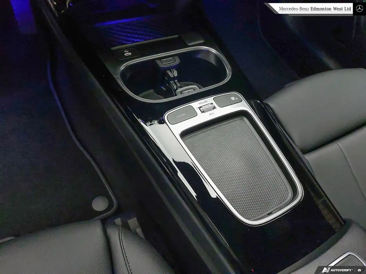 Mercedes-Benz CLA снимка Mercedes-Benz CLA