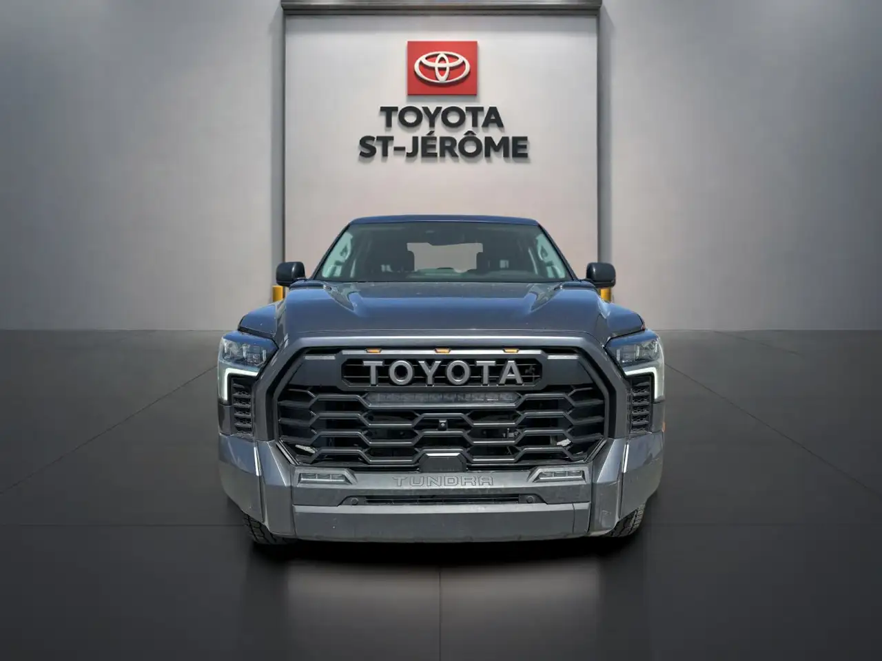 Toyota Tundra снимка Toyota Tundra