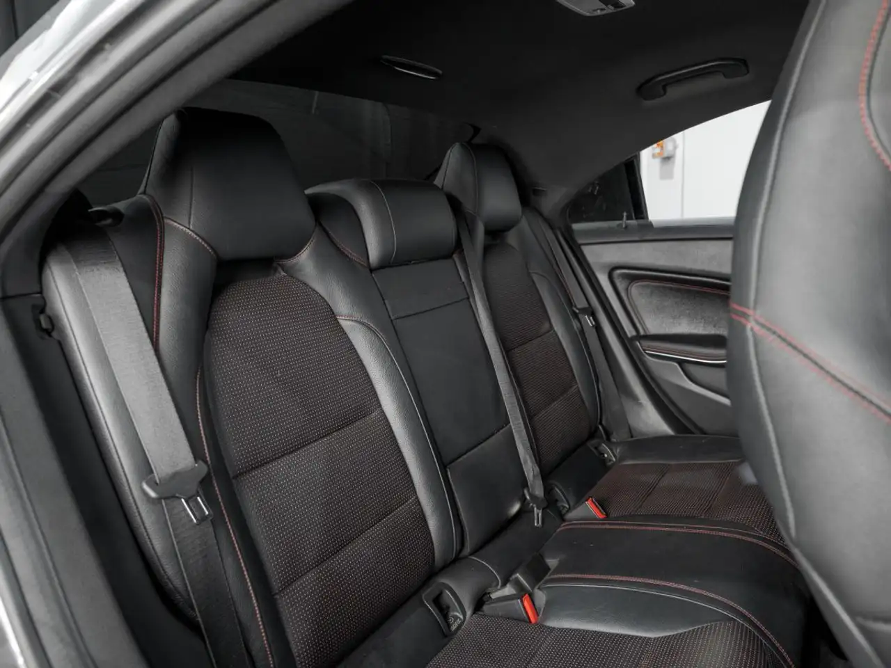 Mercedes-Benz CLA photo Mercedes-Benz CLA