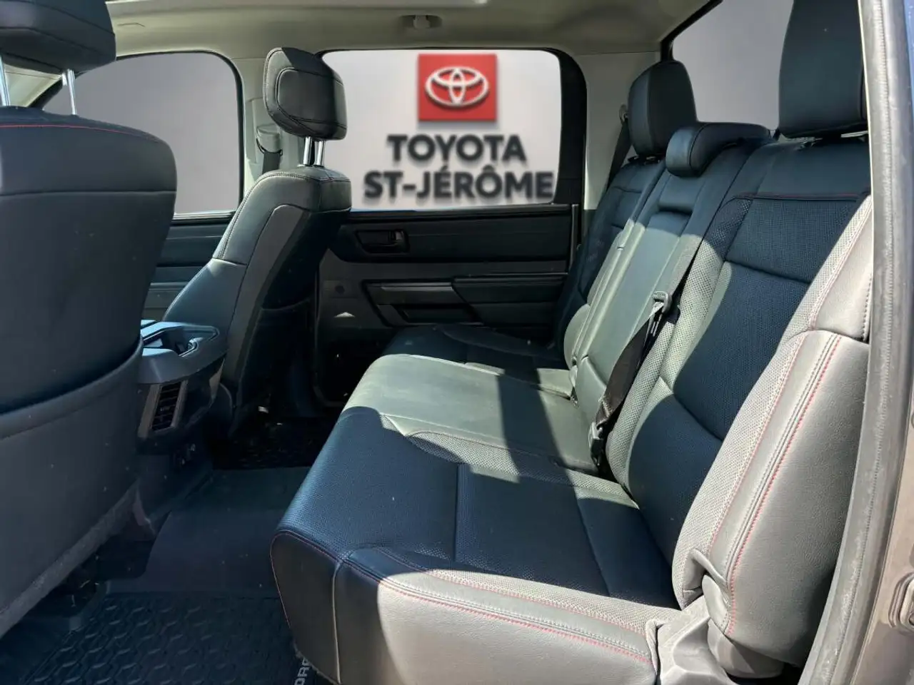 Toyota Tundra снимка Toyota Tundra
