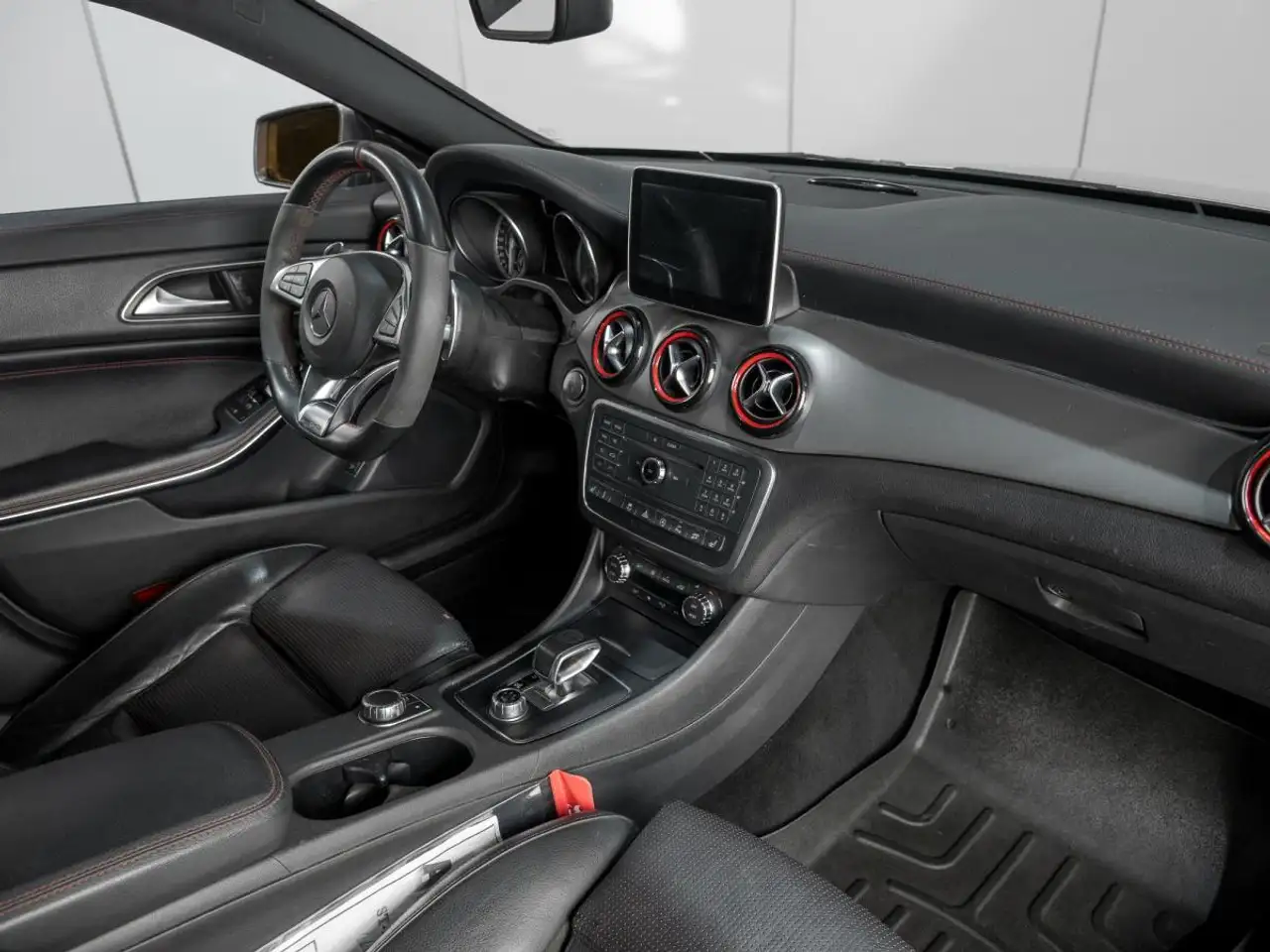 Mercedes-Benz CLA photo Mercedes-Benz CLA