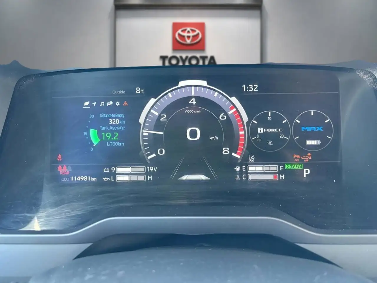 Toyota Tundra снимка Toyota Tundra