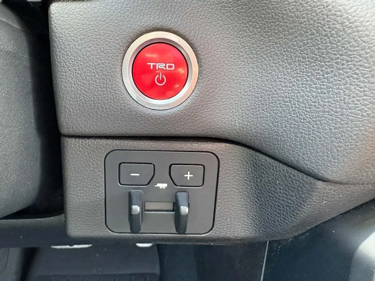 Toyota Tundra снимка Toyota Tundra