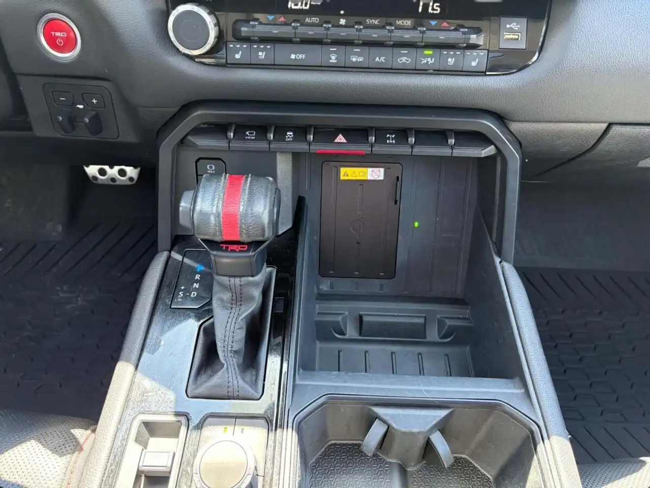 Toyota Tundra снимка Toyota Tundra
