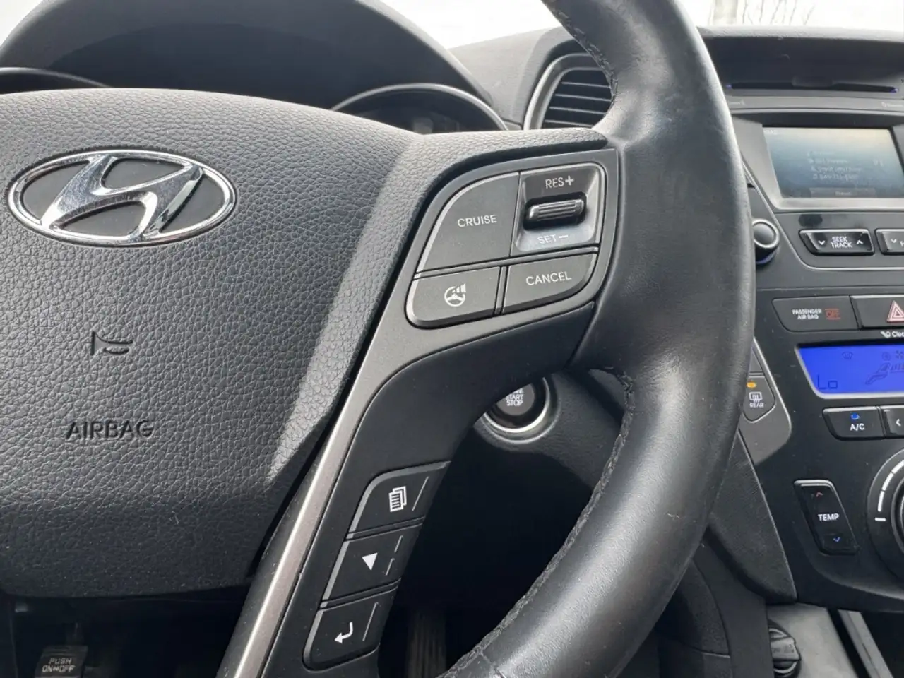 Hyundai SANTA FE photo Hyundai SANTA FE