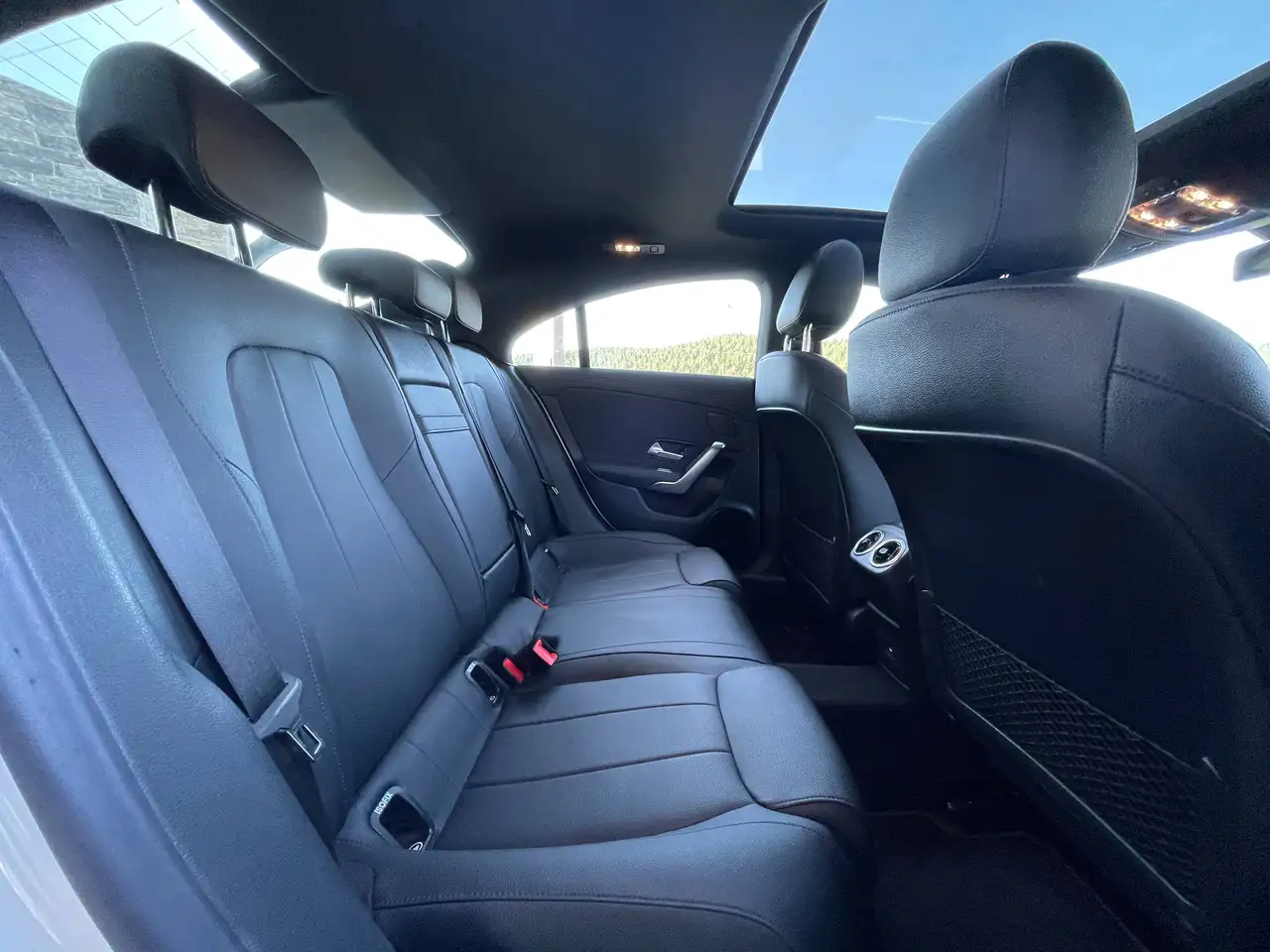 Mercedes-Benz CLA снимка Mercedes-Benz CLA