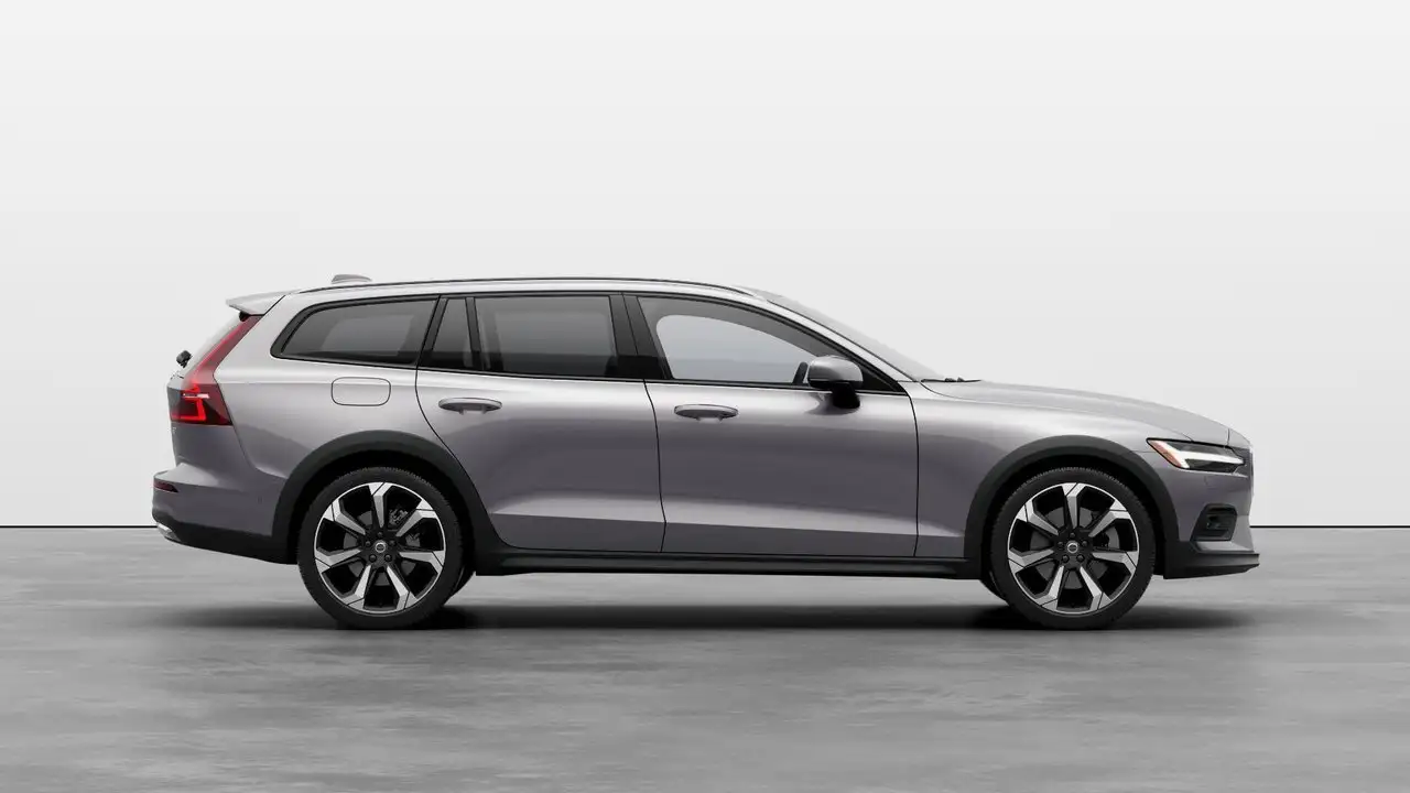 Volvo V60 Cross Country снимка Volvo V60 Cross Country