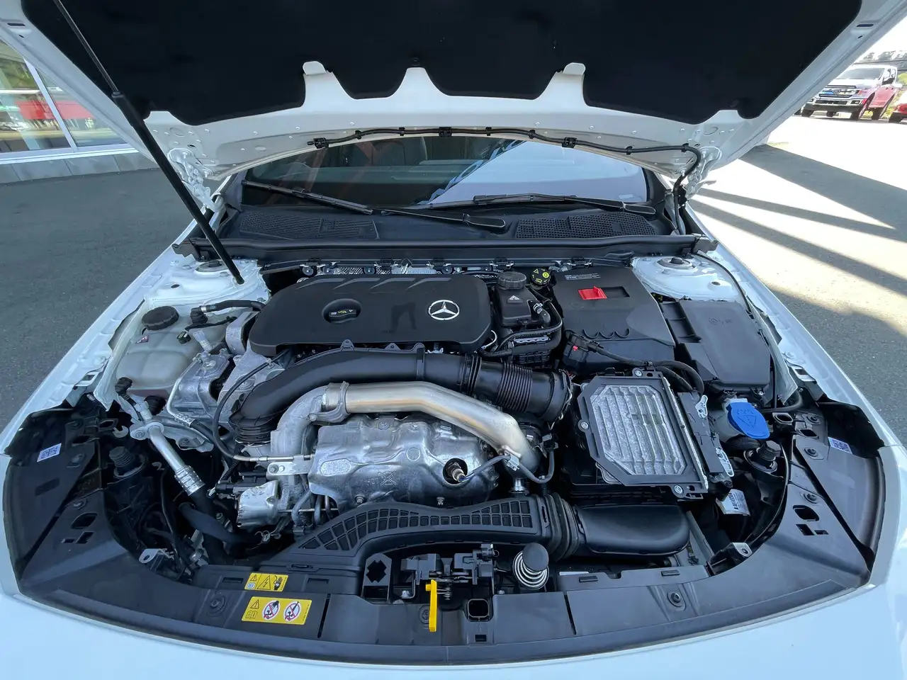 Mercedes-Benz CLA снимка Mercedes-Benz CLA