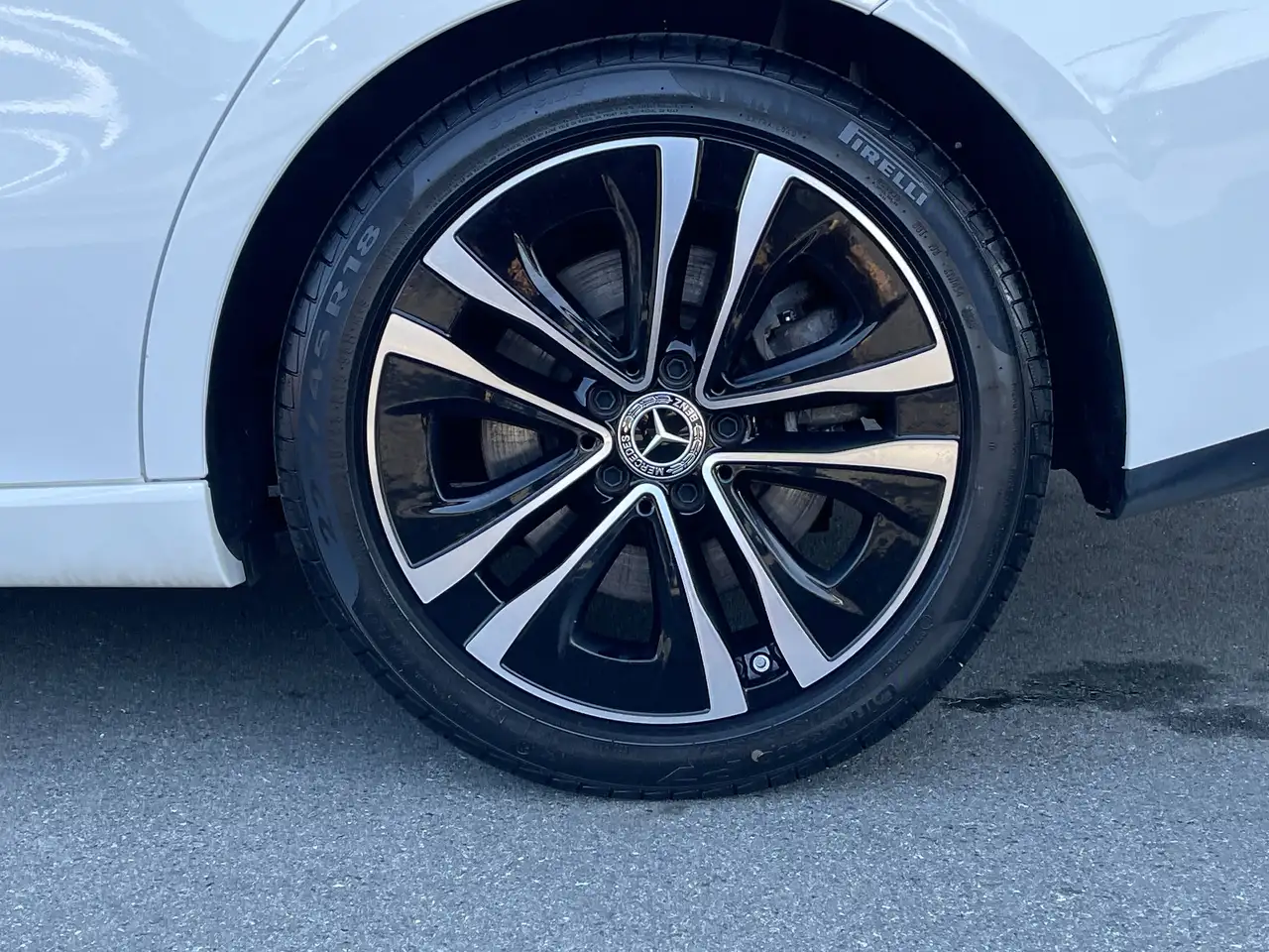 Mercedes-Benz CLA снимка Mercedes-Benz CLA