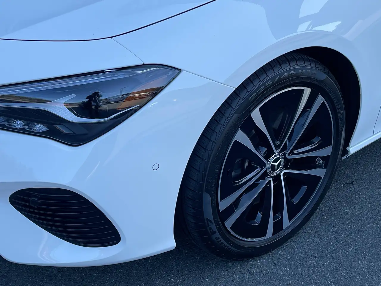 Mercedes-Benz CLA снимка Mercedes-Benz CLA