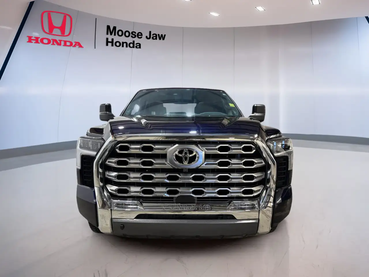Toyota Tundra снимка Toyota Tundra
