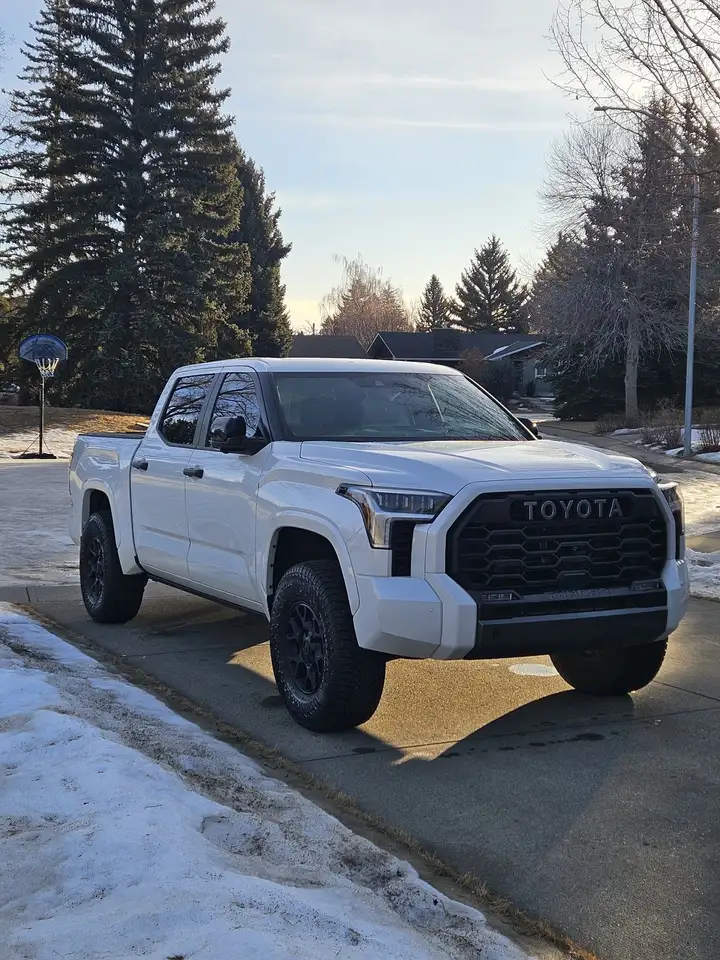 Toyota Tundra снимка Toyota Tundra