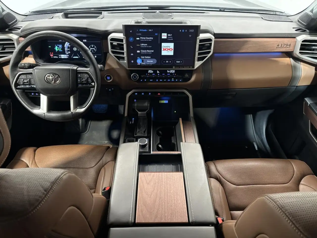 Toyota Tundra снимка Toyota Tundra