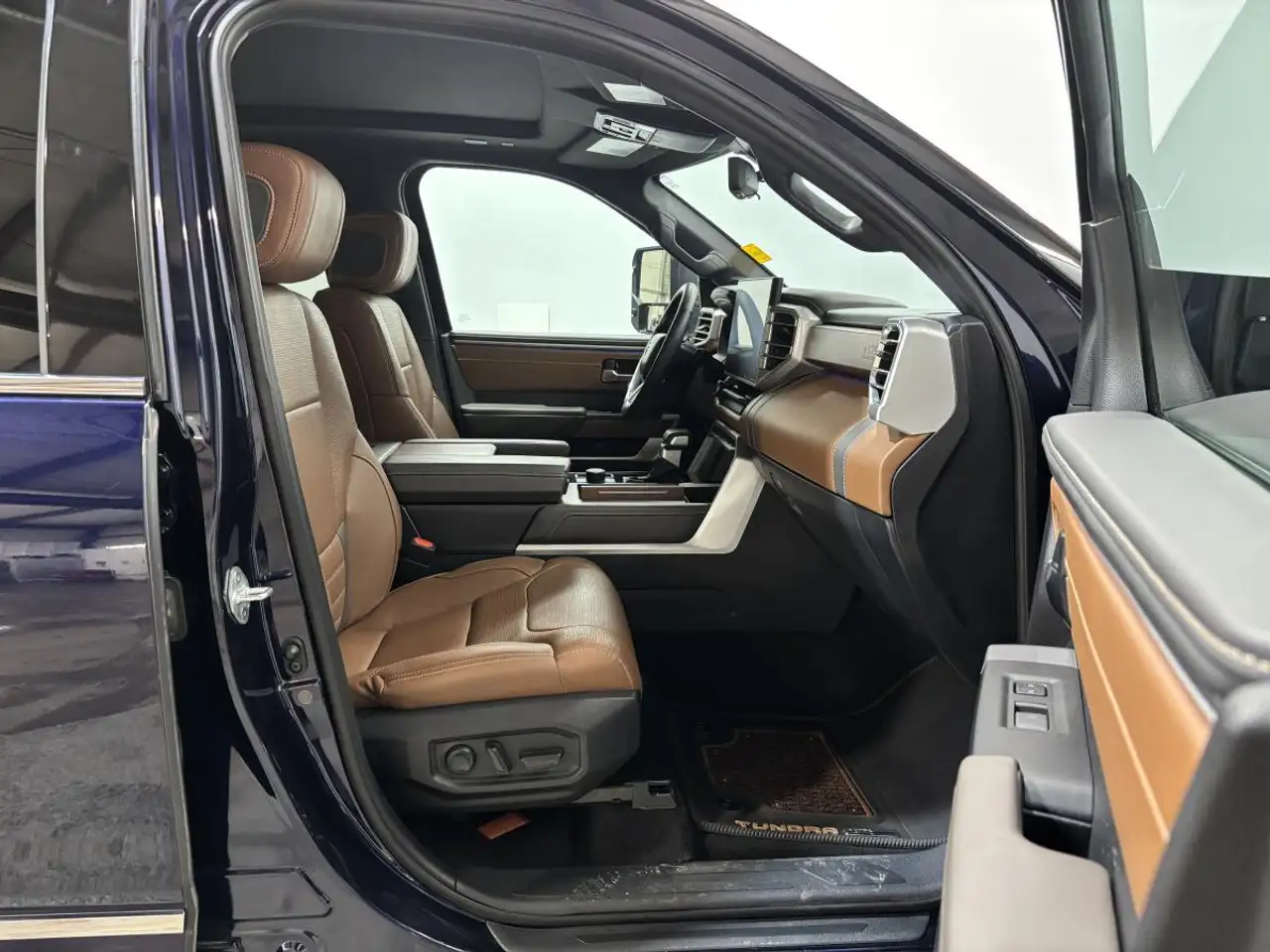 Toyota Tundra снимка Toyota Tundra