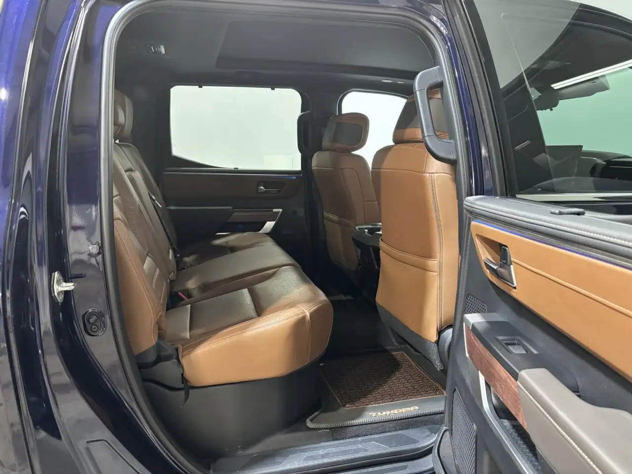 Toyota Tundra снимка Toyota Tundra