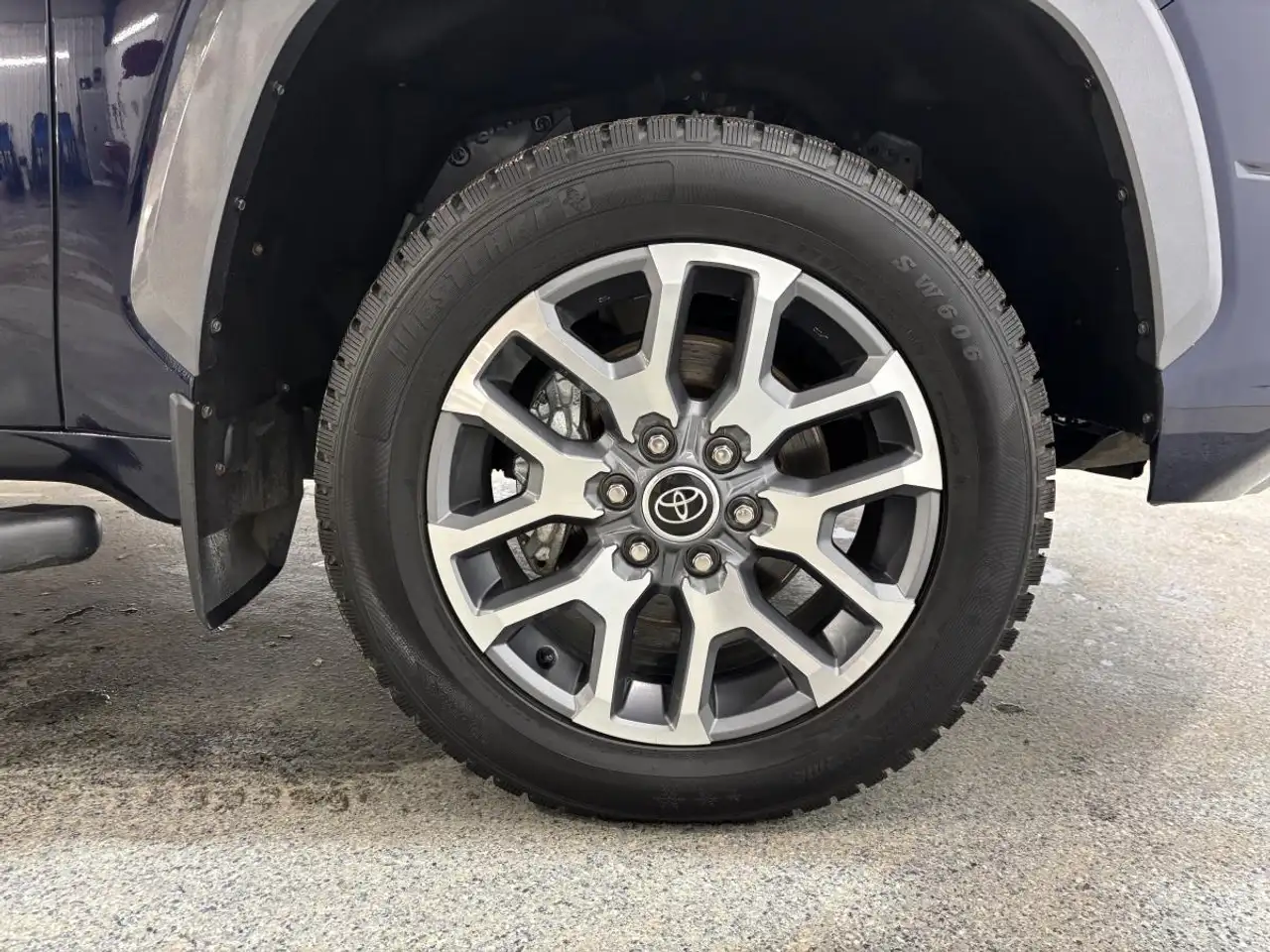 Toyota Tundra снимка Toyota Tundra