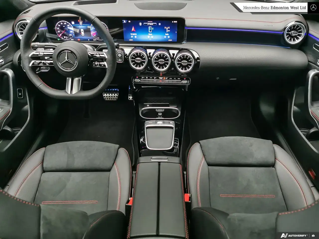 Mercedes-Benz CLA снимка Mercedes-Benz CLA
