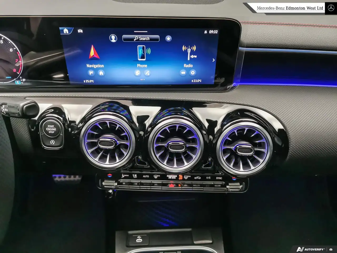 Mercedes-Benz CLA снимка Mercedes-Benz CLA