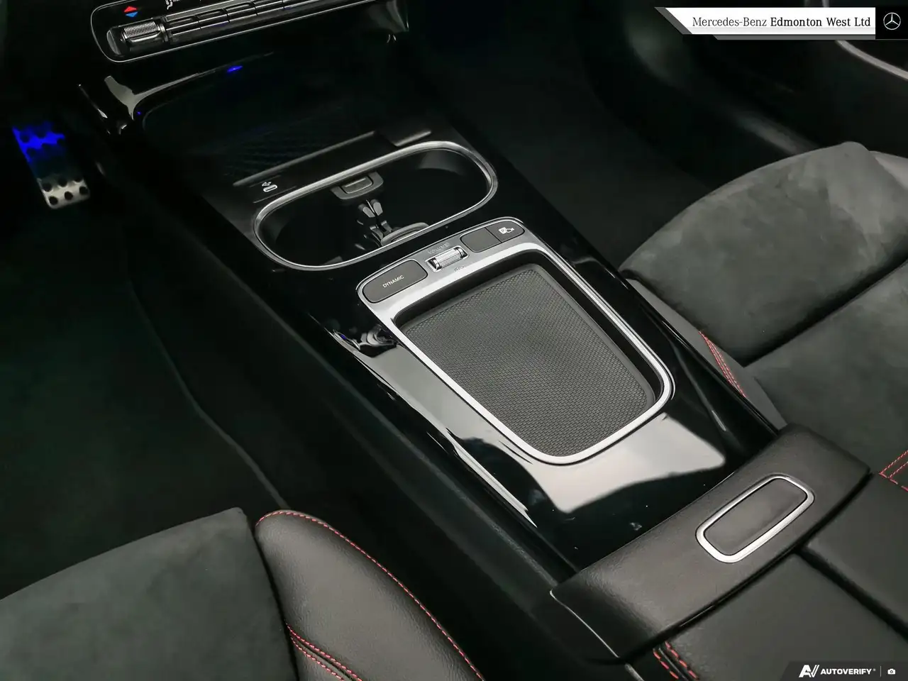 Mercedes-Benz CLA снимка Mercedes-Benz CLA